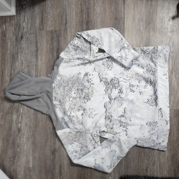 SHE Women's Tundra New Hoodie - Picture 3 of 3